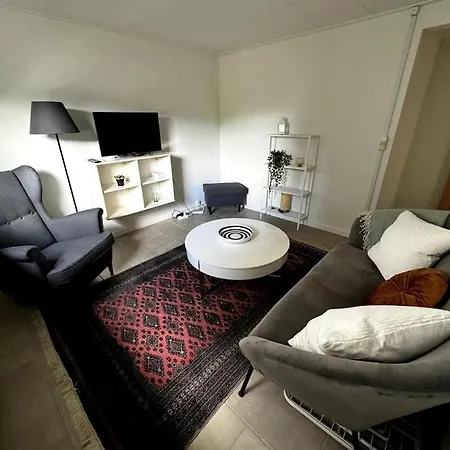 Hyggelig Kaelderlejlighed